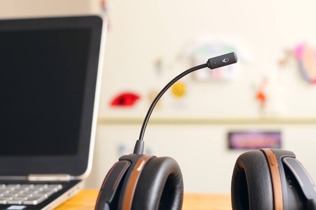 Support specialist at a professional headset